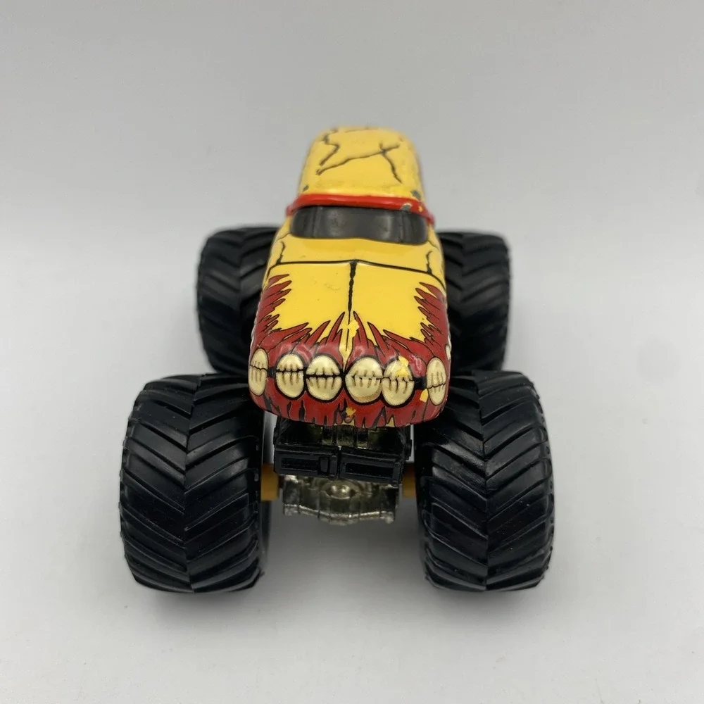 Hot Wheels Monster Jam Truck Wild Thang Small‎ Hub 1:64 Metal Construction